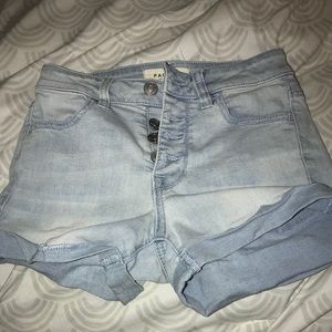 Pacsun super stretch shortie size 23